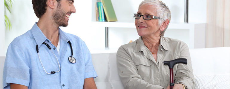dicas para caminhar em casa com idosos com alzheimer